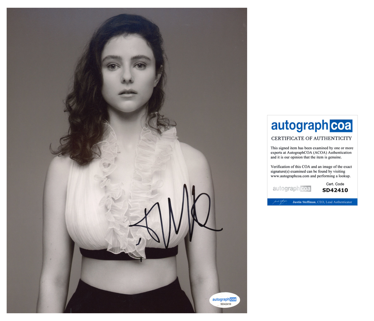 Thomasin McKenzie Sexy Signed Autograph 8x10 Photo ACOA– Outlaw