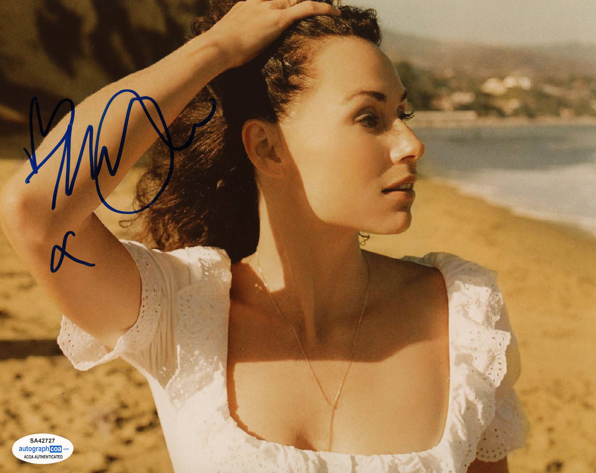 Minnie Driver Sexy Signed Autograph 8x10 Photo ACOA | Outlaw