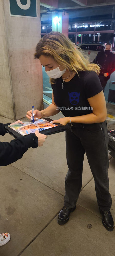 Peyton List - Cobra Kai signs some autographs for us