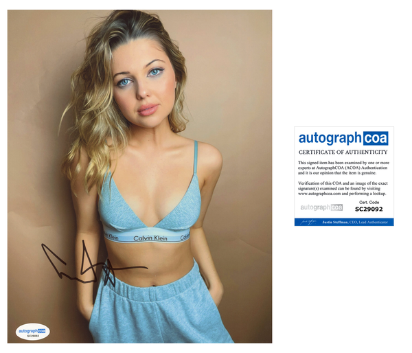 Sammi Hanratty Sexy Signed Autograph 8x10 Photo ACOA