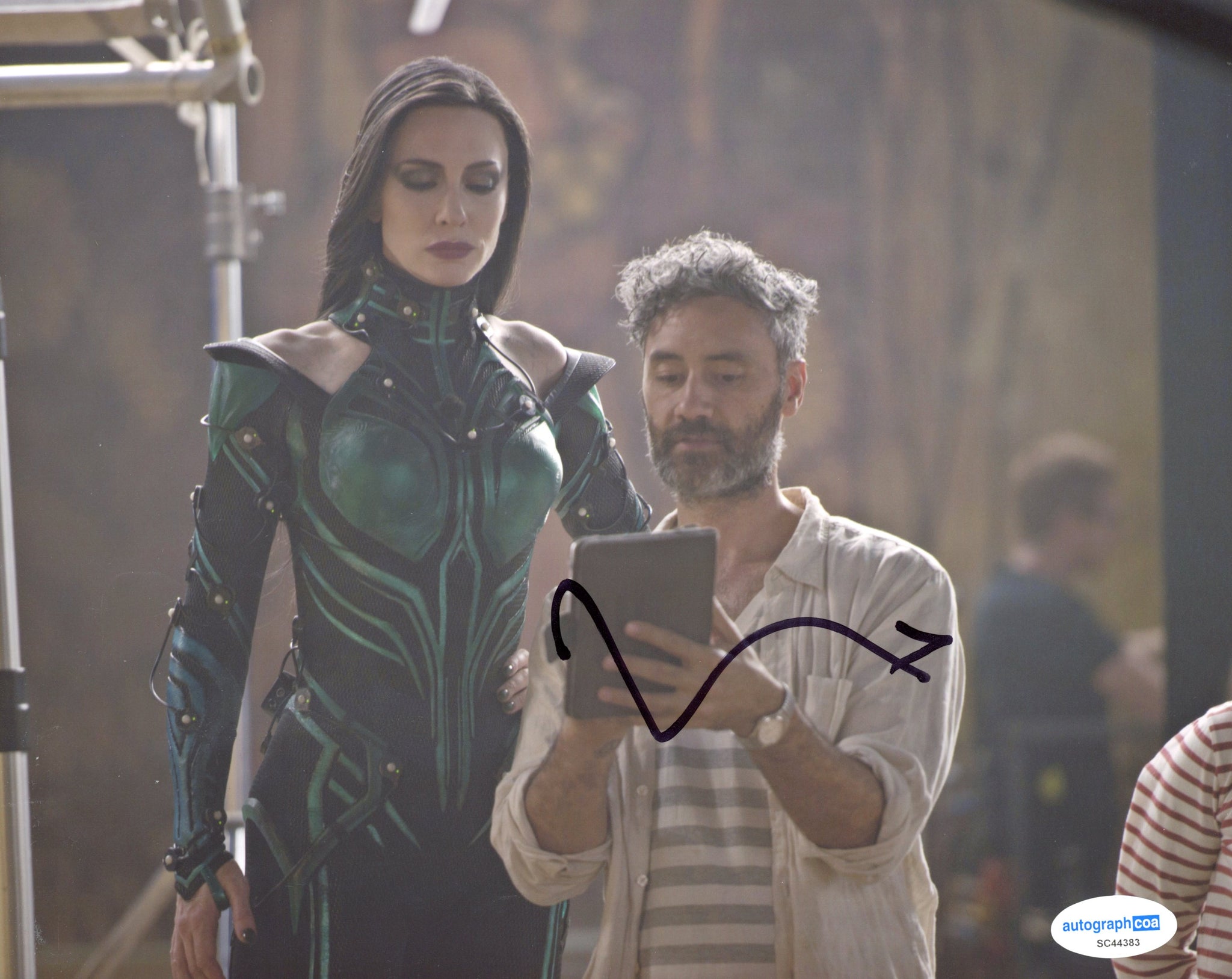 Taika Waititi Thor Signed Autograph 8x10 Photo ACOA