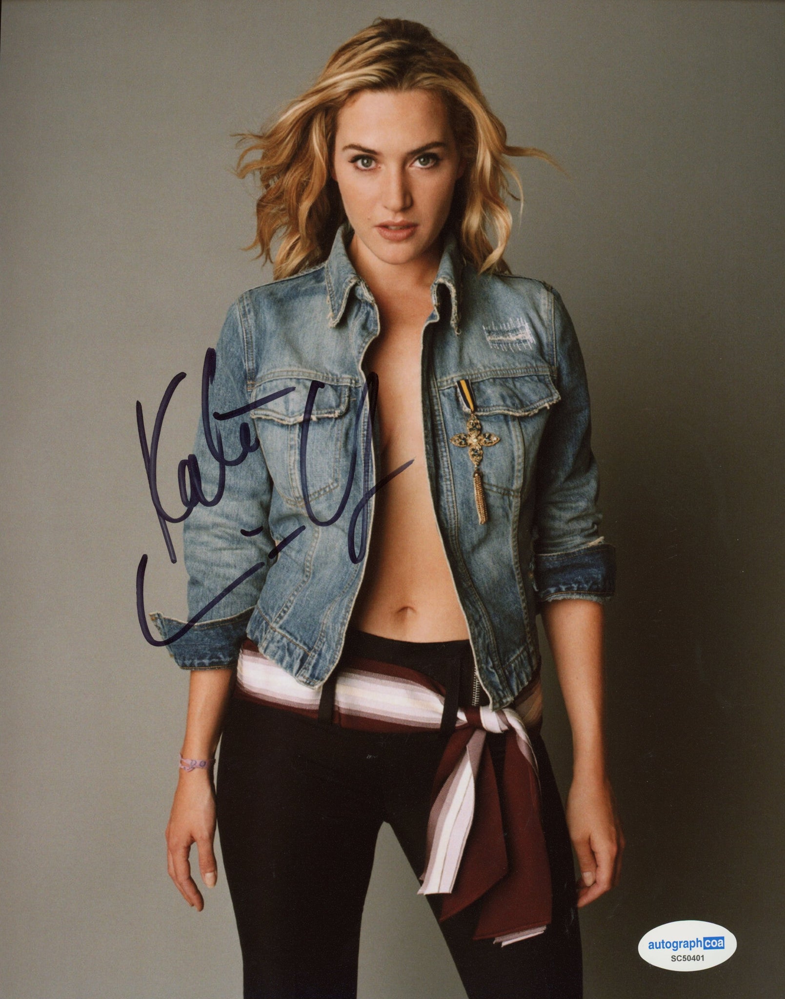 Kate Winslet Sexy Signed Autograph 8x10 Photo ACOA