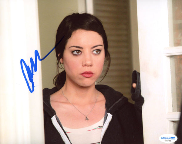 Aubrey Plaza Parks and Recreation Signed Autograph 8x10 Photo ACOA