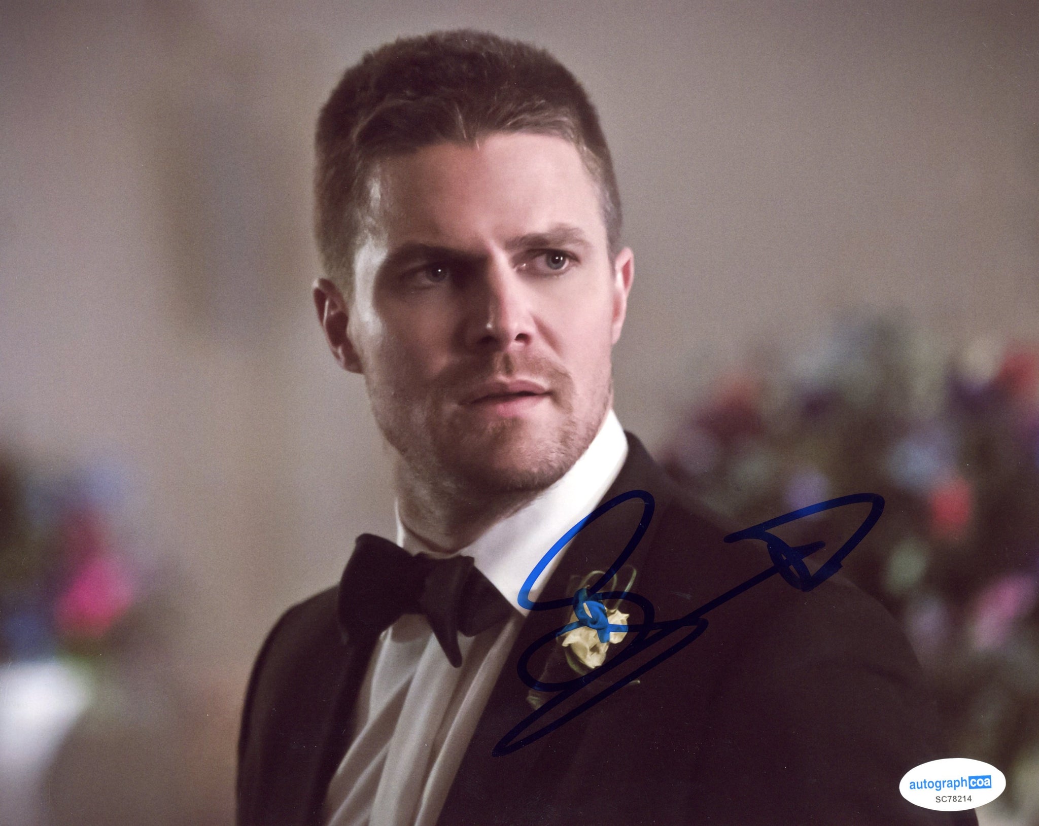 Stephen Amell Arrow Signed Autograph 8x10 Photo ACOA