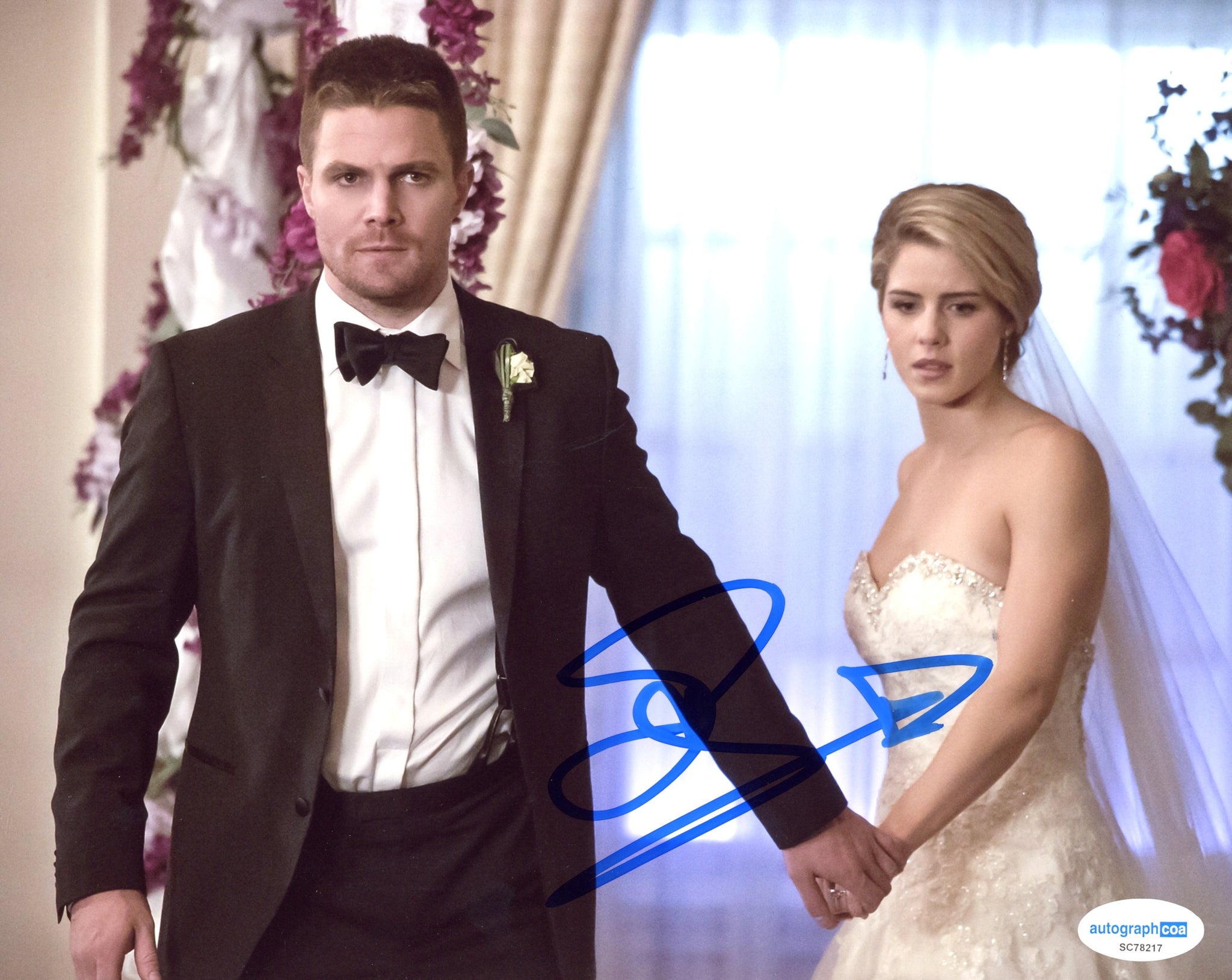 Stephen Amell Arrow Signed Autograph 8x10 Photo ACOA