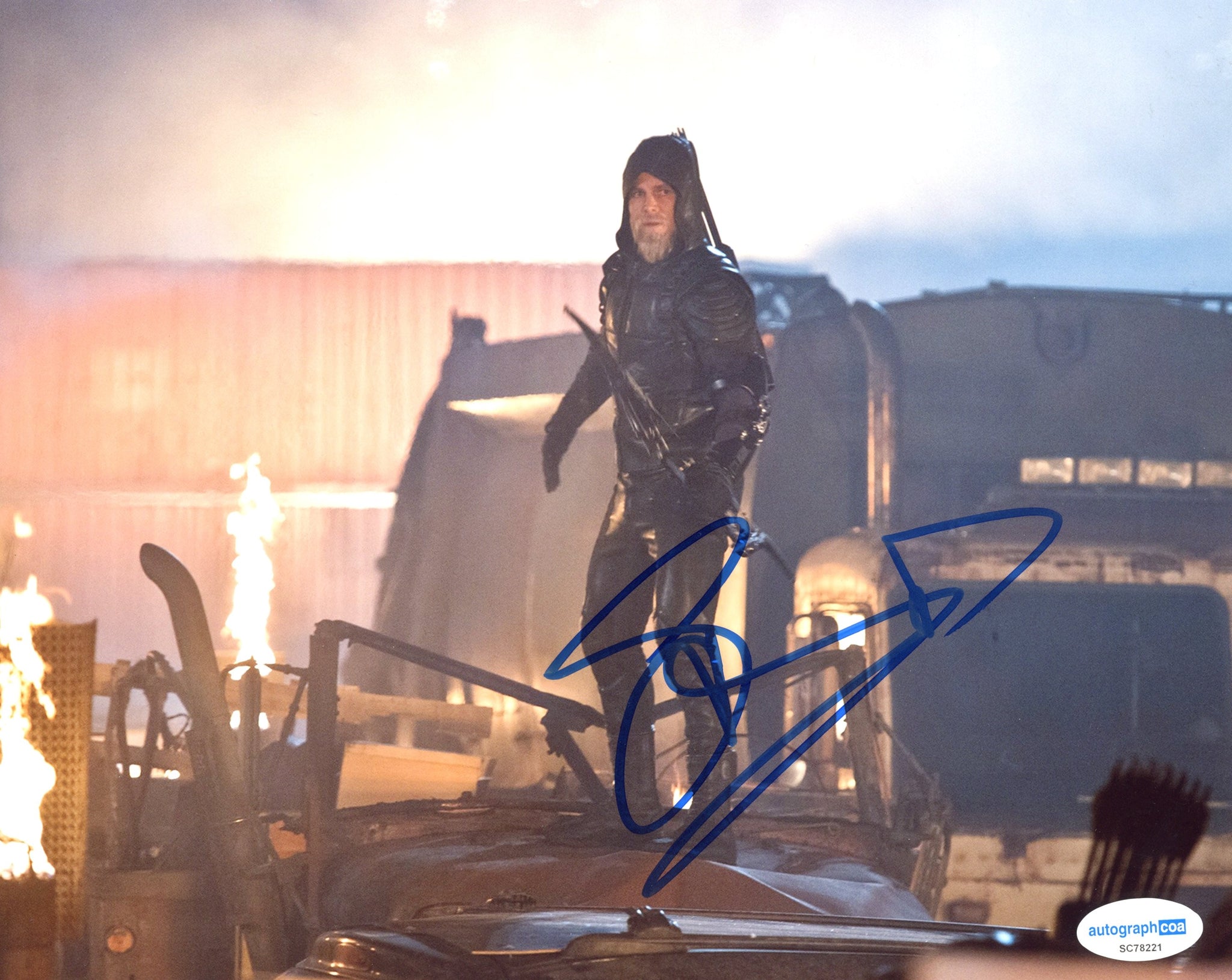 Stephen Amell Arrow Signed Autograph 8x10 Photo ACOA