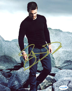 Stephen Amell Arrow Signed Autograph 8x10 Photo ACOA