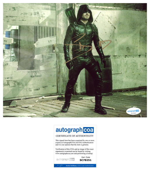 Stephen Amell Arrow Signed Autograph 8x10 Photo ACOA