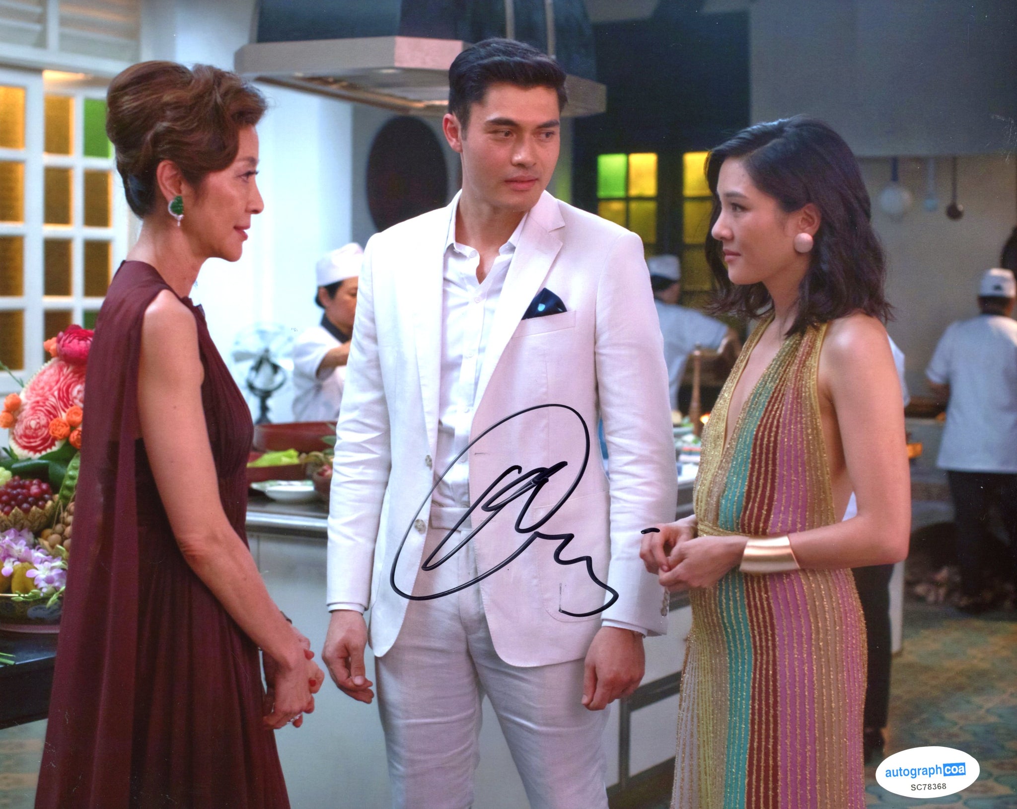 Henry Golding Crazy Rich Asians Signed Autograph 8x10 Photo ACOA