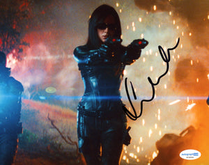 Sienna Miller GI Joe Signed Autograph 8x10 Photo ACOA