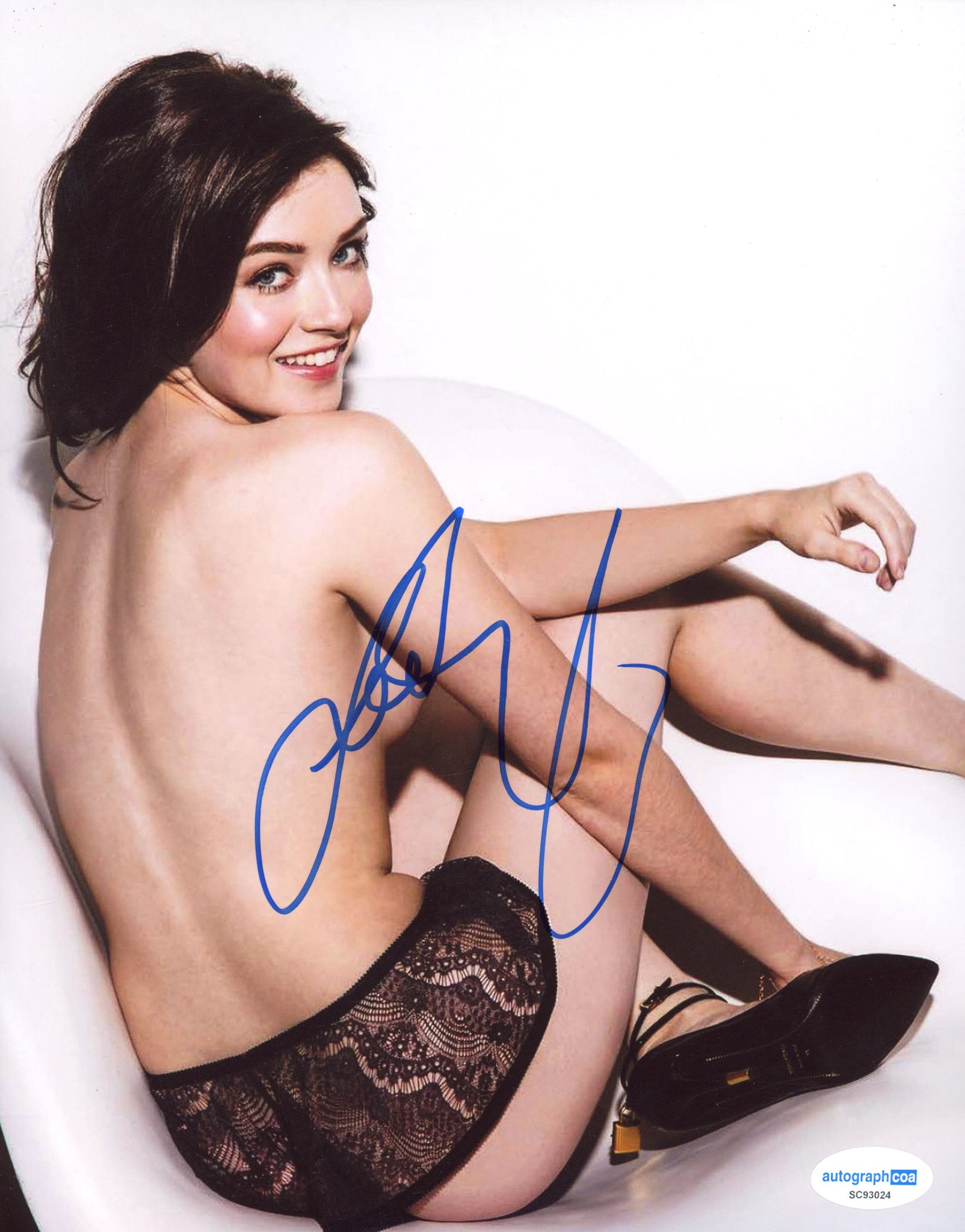 Sarah Bolger Sexy Signed Autograph 8x10 Photo ACOA