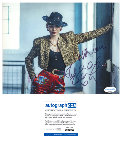 Eleanor Tomlinson Sexy Signed Autograph 8x10 Photo ACOA