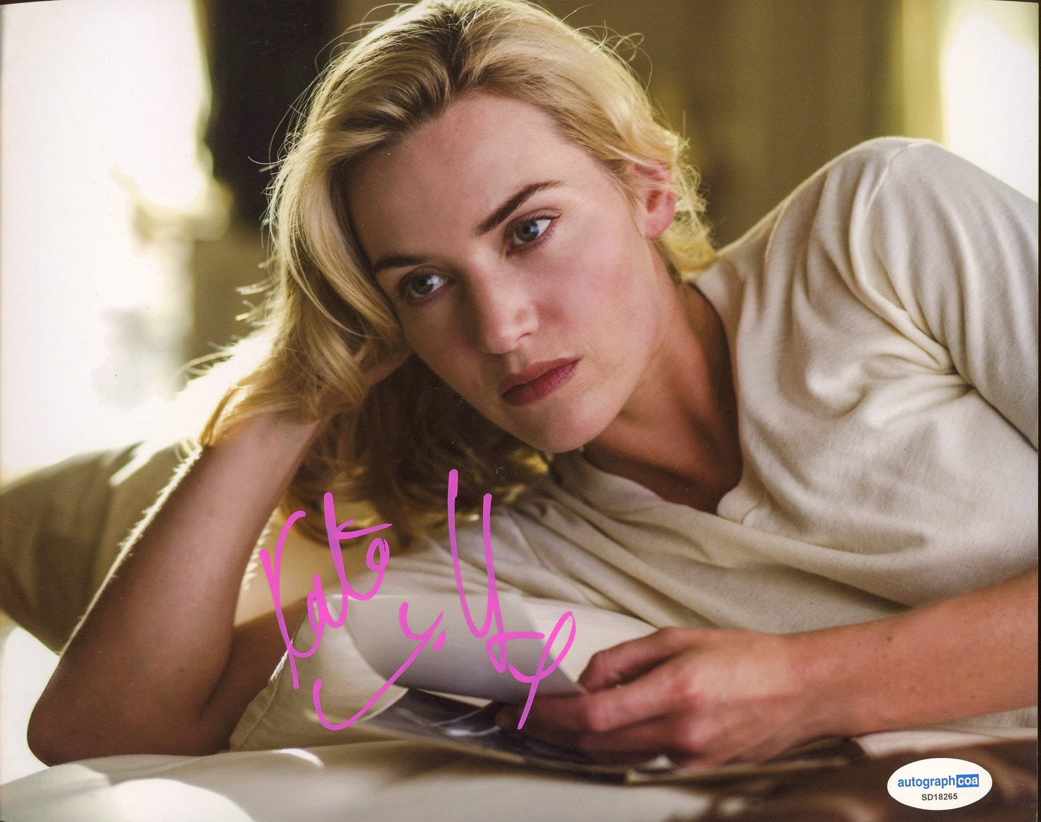 Kate Winslet Sexy Signed Autograph 8x10 Photo ACOA