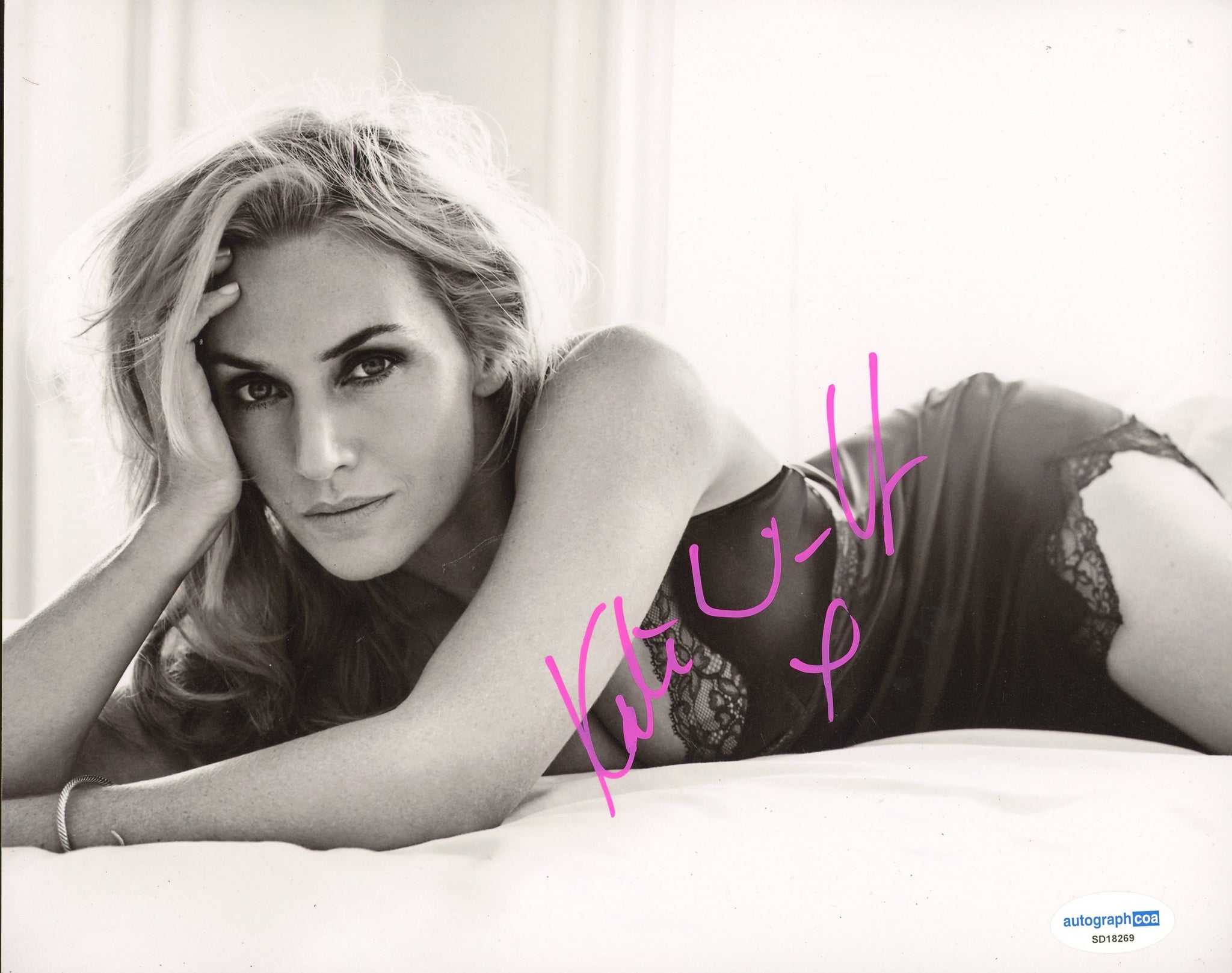 Kate Winslet Sexy Signed Autograph 8x10 Photo ACOA