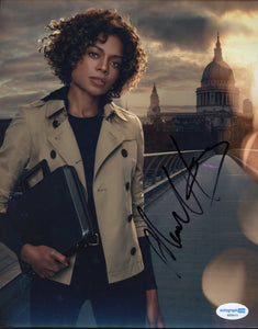 Naomie Harris Bond Signed Autograph 8x10 Photo ACOA