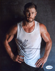 Chris Hemsworth Avengers Signed Autograph 8x10 Photo ACOA