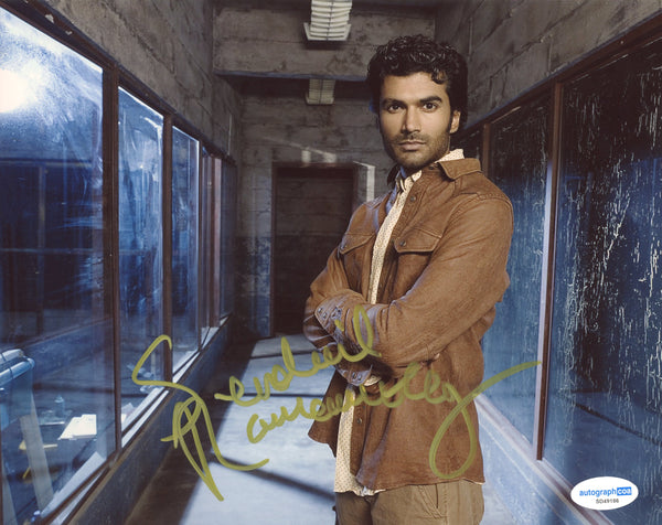 Sendhil Ramamurthy Heroes Signed Autograph 8x10 Photo ACOA