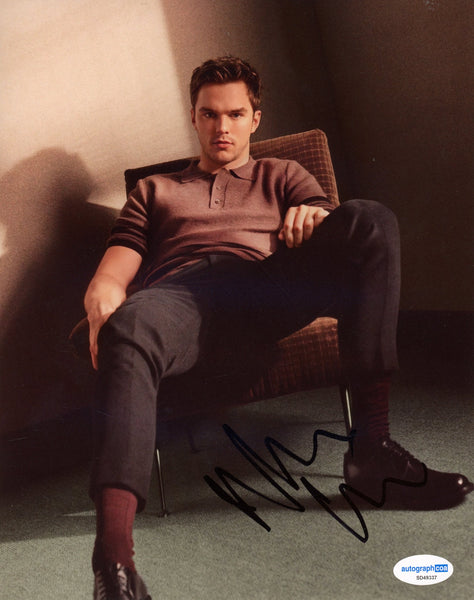 Nicholas Hoult Signed Autograph 8x10 Photo ACOA