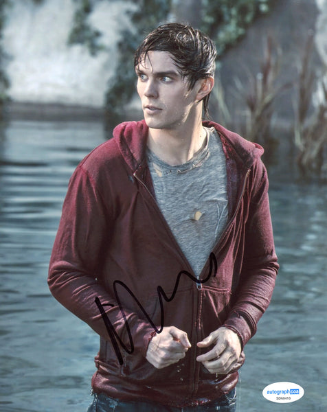 Nicholas Hoult Warm Bodies Signed Autograph 8x10 Photo ACOA