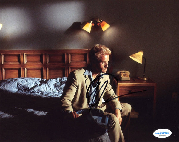 Guy Pearce Memento Signed Autograph 8x10 Photo ACOA