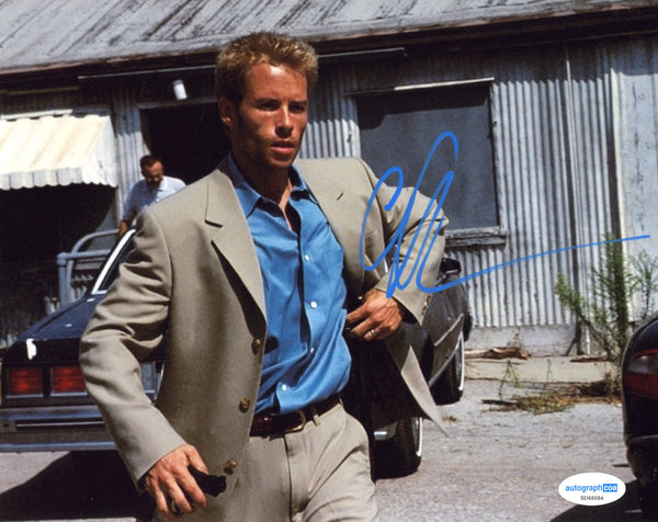 Guy Pearce Memento Signed Autograph 8x10 Photo ACOA