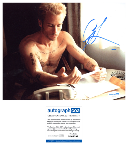 Guy Pearce Memento Signed Autograph 8x10 Photo ACOA