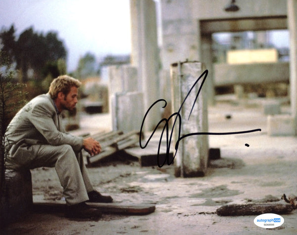 Guy Pearce Memento Signed Autograph 8x10 Photo ACOA