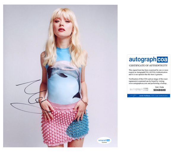 Maisie Peters Sexy Signed Autograph 8x10 Photo ACOA