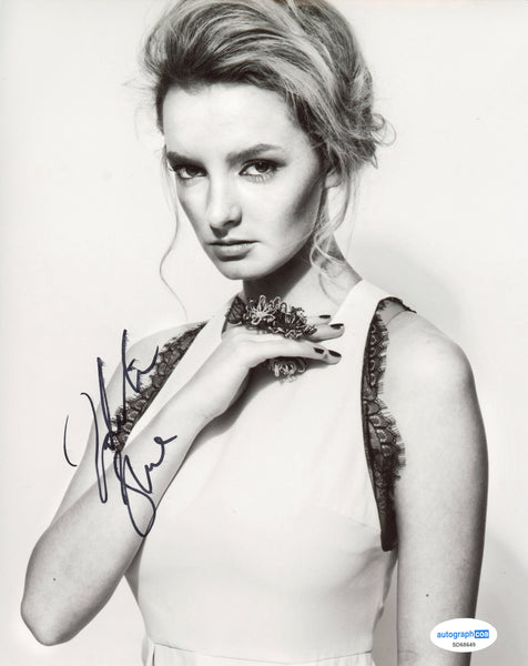 Dakota Blue Richards Sexy Signed Autograph 8x10 Photo ACOA - Outlaw Hobbies Authentic Autographs