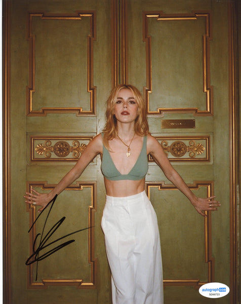Kiernan Shipka Sexy Signed Autograph 8x10 Photo ACOA