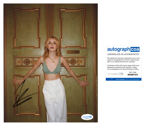 Kiernan Shipka Sexy Signed Autograph 8x10 Photo ACOA