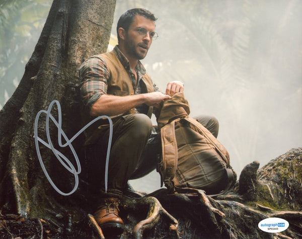 Jonathan Bailey Jurassic World Signed Autograph 8x10 Photo ACOA