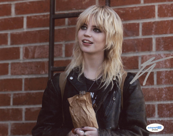 Sophie Thatcher Yellowjackets Signed Autograph 8x10 Photo ACOA