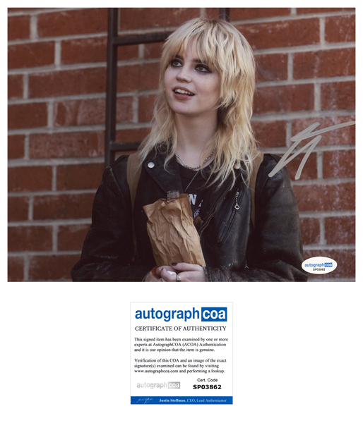 Sophie Thatcher Yellowjackets Signed Autograph 8x10 Photo ACOA