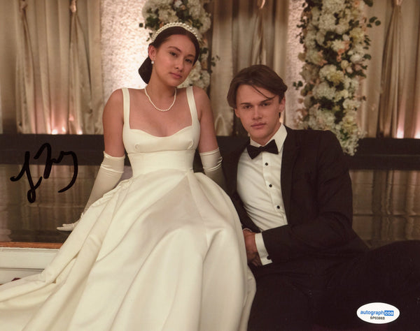 Lola Tung The Summer I Turned Pretty Signed Autograph 8x10 Photo ACOA