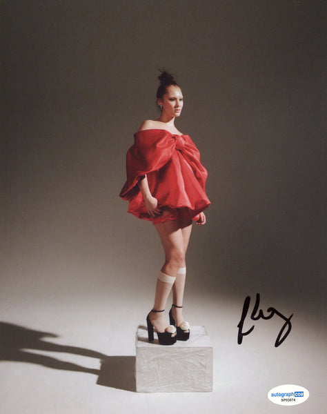 Lola Tung The Summer I Turned Pretty Signed Autograph 8x10 Photo ACOA