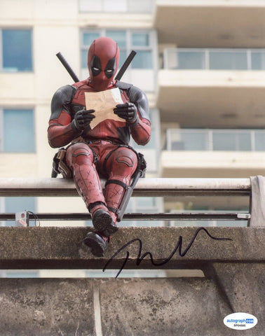 Ryan Reynolds Deadpool Signed Autograph 8x10 Photo ACOA