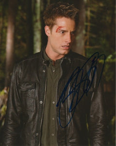 Justin Hartley Smallville Signed Autograph 8x10 Photo - Outlaw Hobbies Authentic Autographs