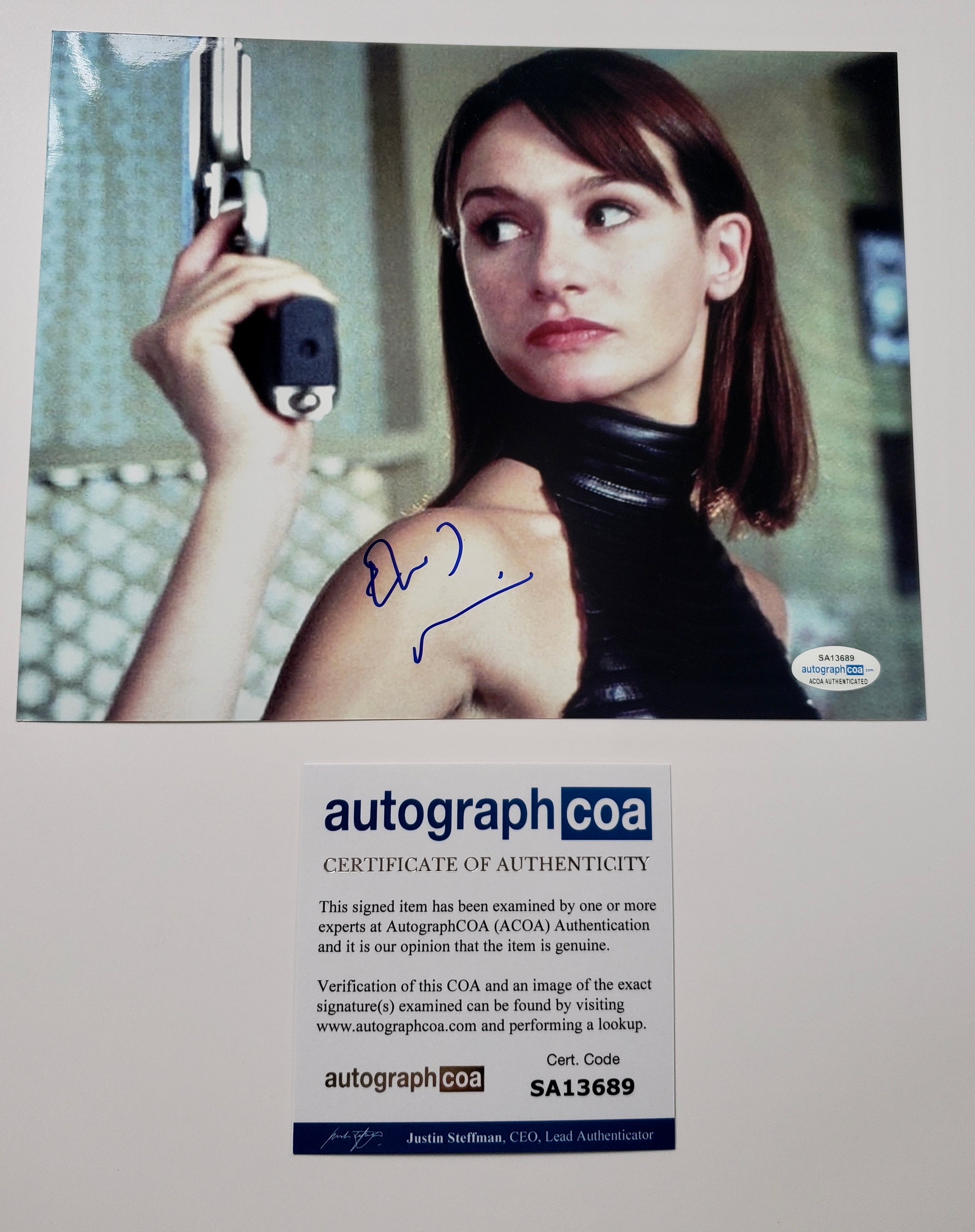 Emily Mortimer Sexy Signed Autograph 8x10 Photo | Outlaw Hobbies Authentic  Autographs