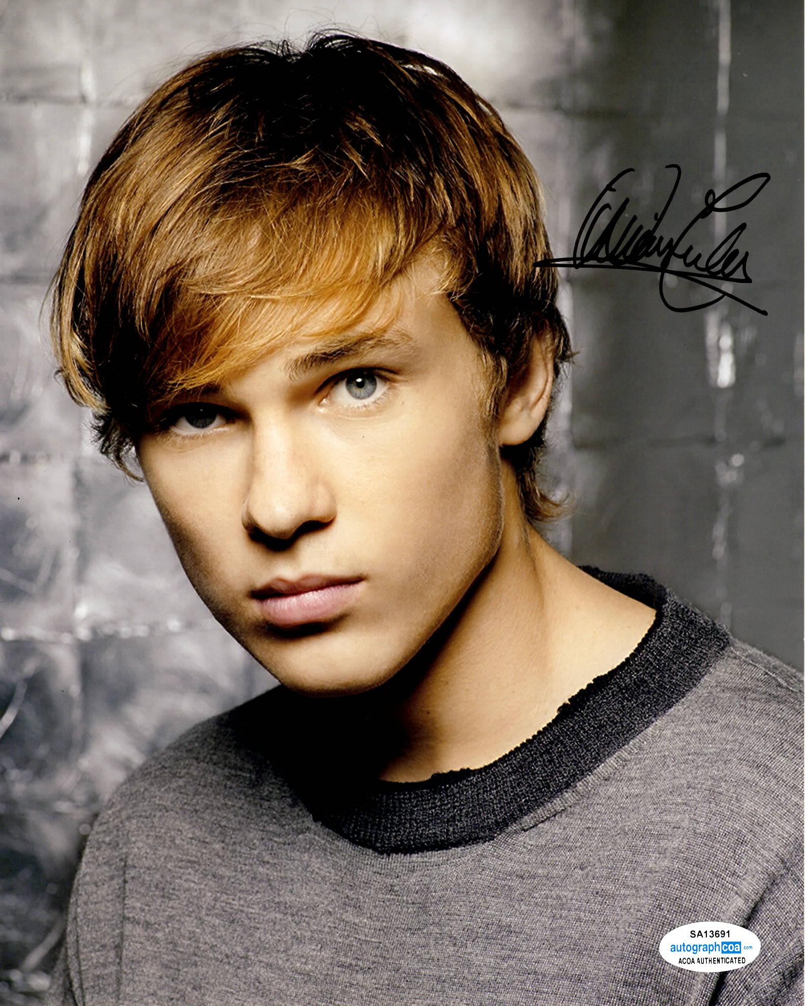 William Moseley Chronicles of Narnia Royals Signed Autograph 8x10 Photo #2 - Outlaw Hobbies Authentic Autographs