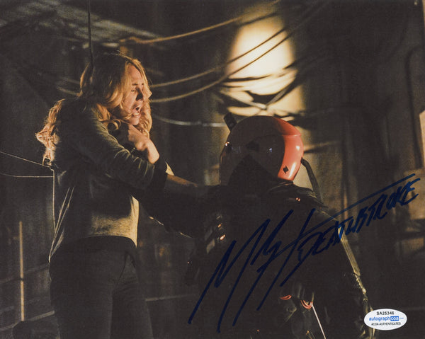 Manu Bennett Deathstroke Arrow Signed Autograph 8x10 Photo ACOA #2 - Outlaw Hobbies Authentic Autographs