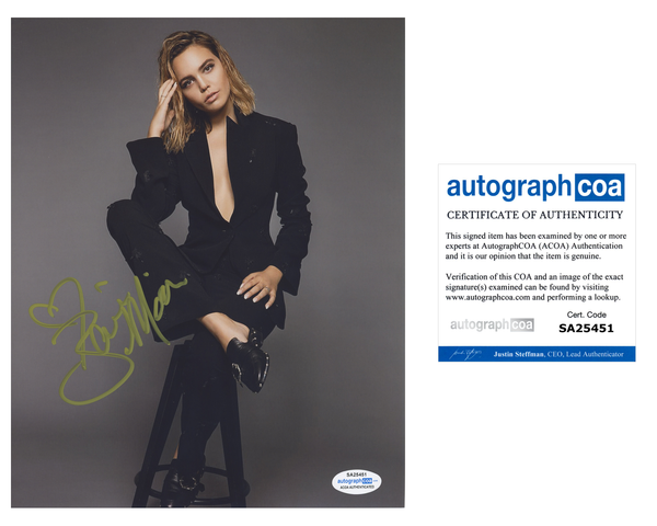 Bailee Madison Sexy Signed Autograph 8x10 Photo ACOA #2 - Outlaw Hobbies Authentic Autographs