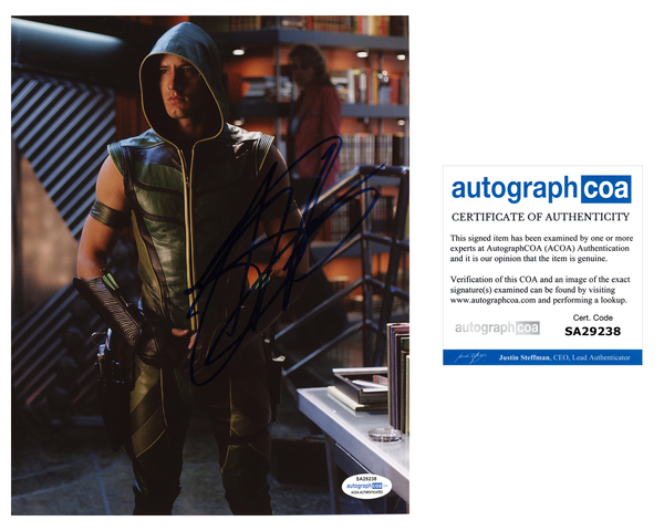 Justin Hartley Smallville Signed Autograph 8x10 Photo ACOA #2 - Outlaw Hobbies Authentic Autographs
