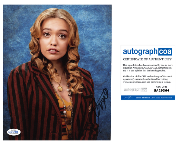Aimee Lou Wood Sex Education Signed Autograph 8x10 Photo ACOA #6 - Outlaw Hobbies Authentic Autographs