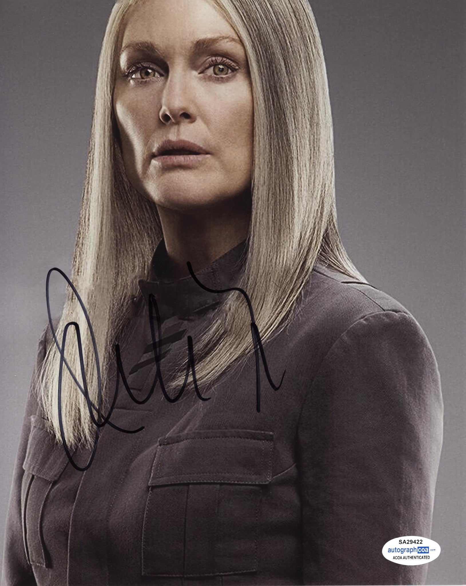 Julianne Moore Hunger Games Signed Autograph 8x10 Photo ACOA #17 - Outlaw Hobbies Authentic Autographs