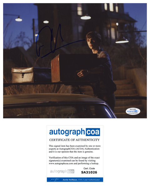 Freddie Highmore Bates Motel Signed Autograph 8x10 Photo ACOA #4 - Outlaw Hobbies Authentic Autographs