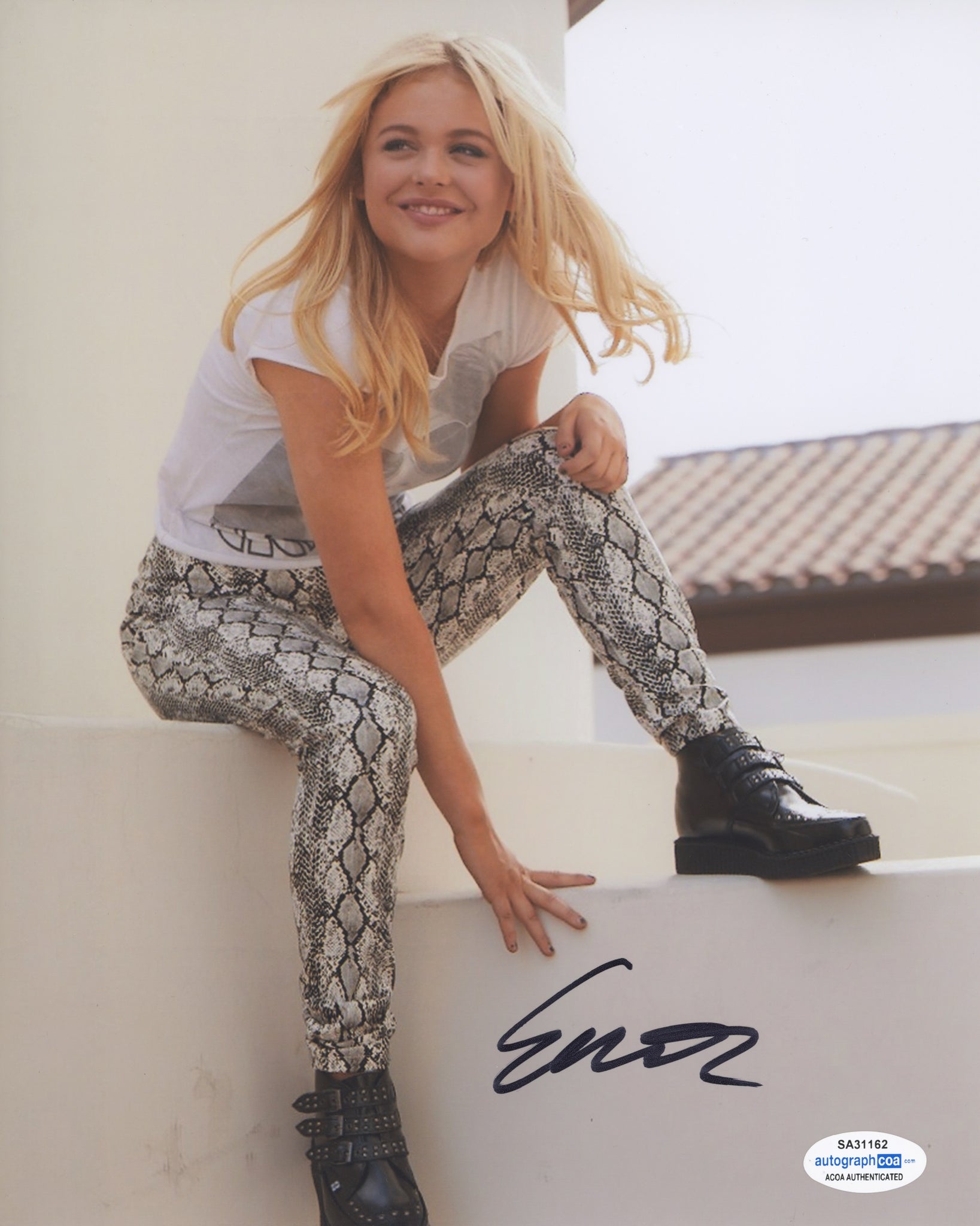 Emily Alyn Lind Sexy Signed Autograph 8x10 Photo ACOA - Outlaw Hobbies Authentic Autographs