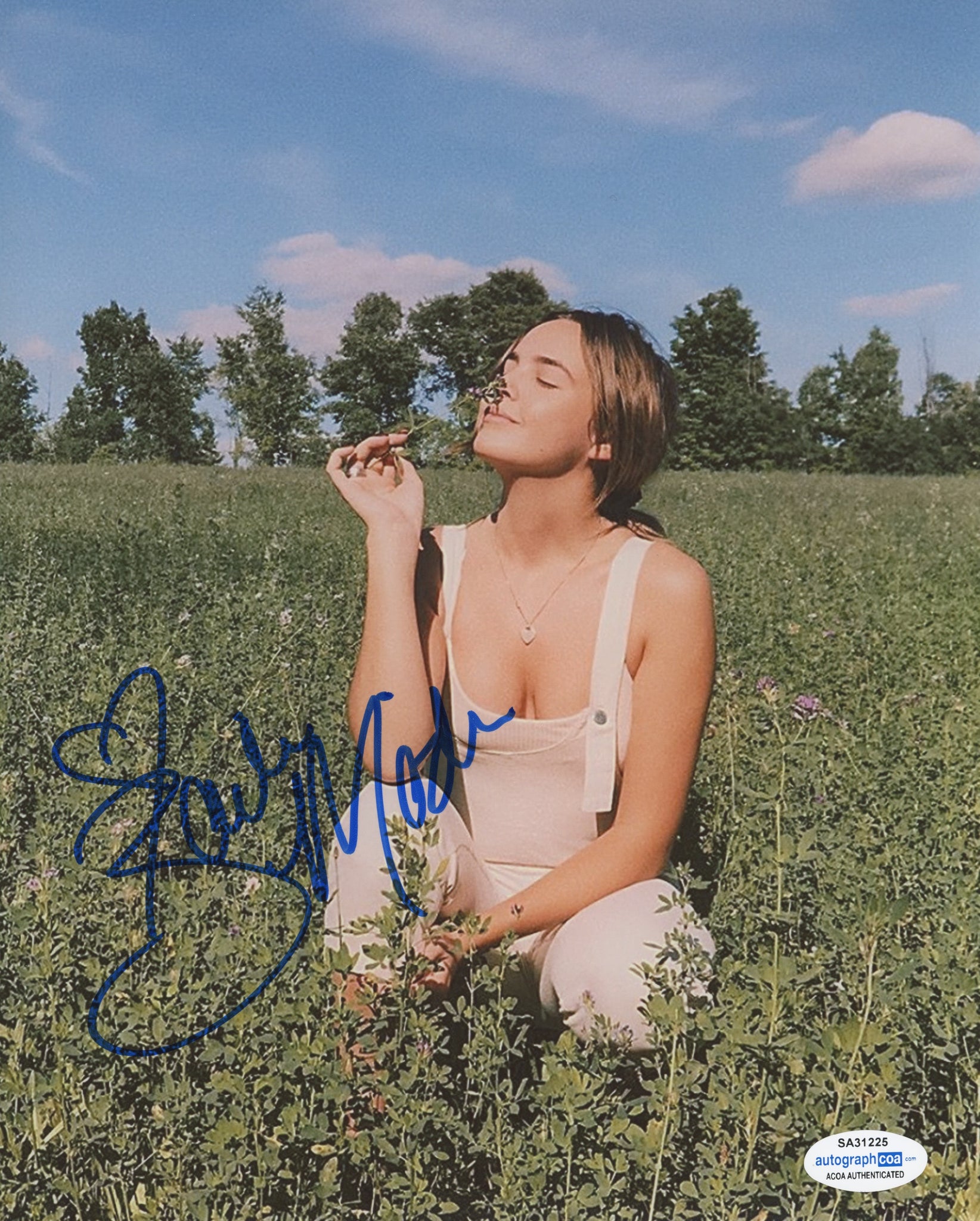 Bailee Madison Sexy Signed Autograph 8x10 Photo ACOA #17 - Outlaw Hobbies Authentic Autographs
