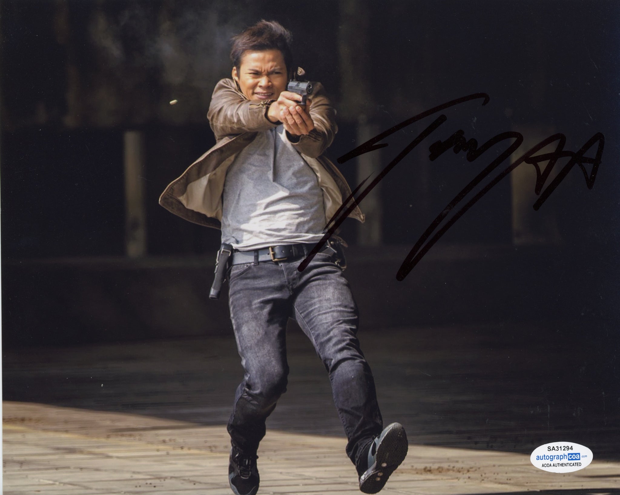 Tony Jaa Skin Trade Signed Autograph 8x10 Photo ACOA Authentic #14 - Outlaw Hobbies Authentic Autographs
