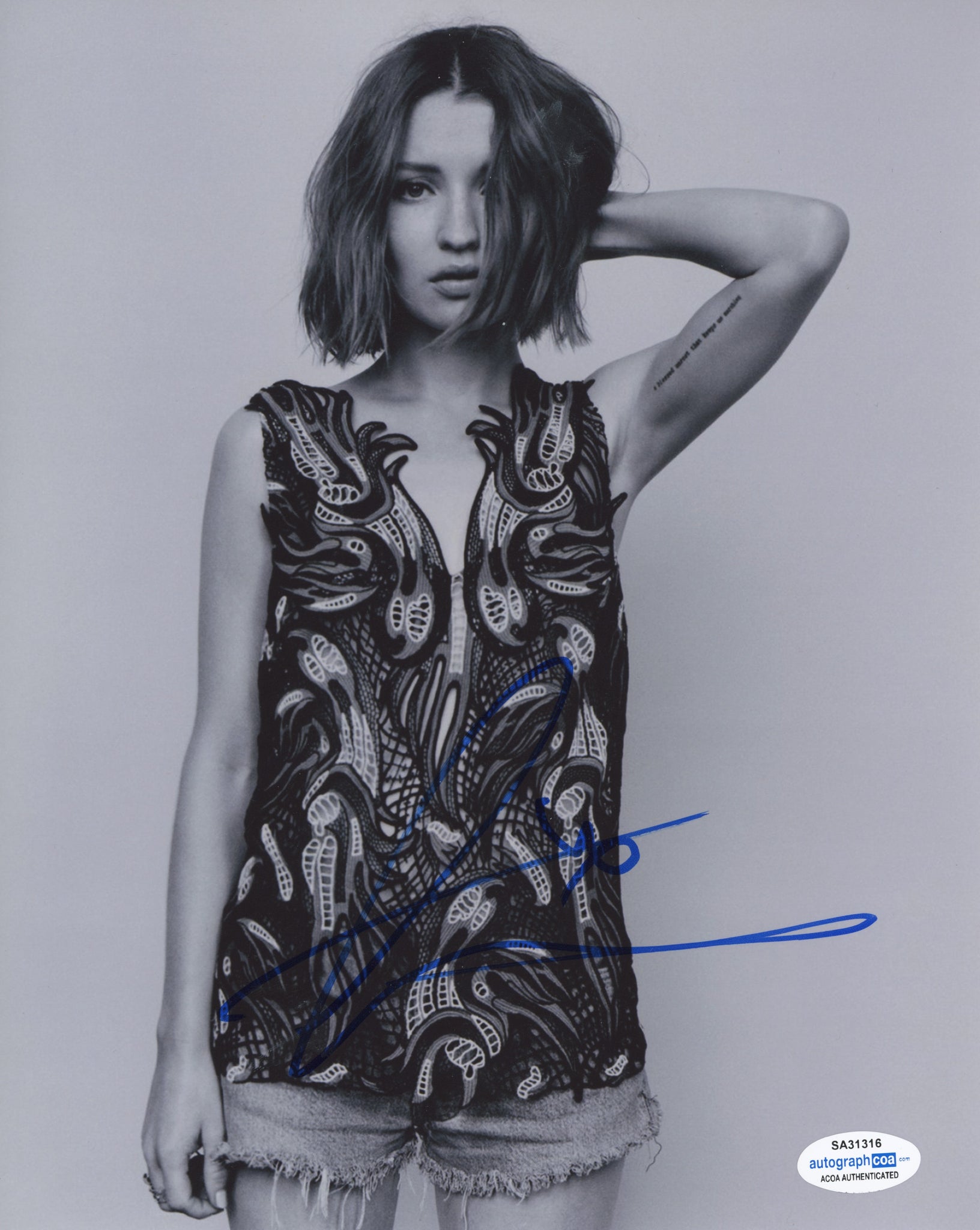 Emily Browning Sexy Signed Autograph 8x10 Photo ACOA #3 - Outlaw Hobbies Authentic Autographs